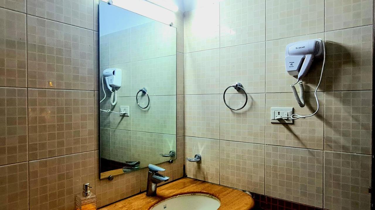 Lifespace- Spacious Hostel In A Luxurious Villa Пюн Екстериор снимка