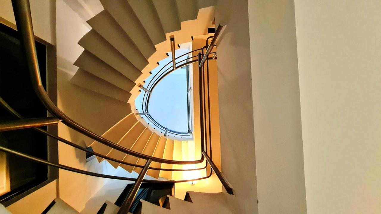 Lifespace- Spacious Hostel In A Luxurious Villa Пюн Екстериор снимка